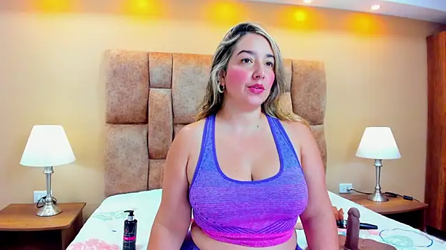 MiiaHot online show from February 2, 7:45 pm