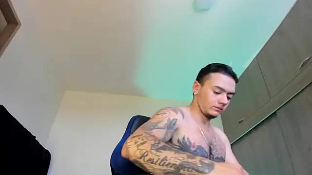Snapshot of male_pussy chatting on September 23, 3:48 pm male pussy online show from September 23, 3:48 pm