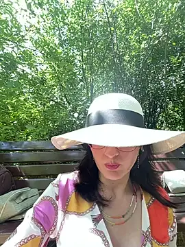 Snapshot of classyladyrellax chatting on June 16, 12:19 pm classyladyrellax online show from June 16, 12:19 pm
