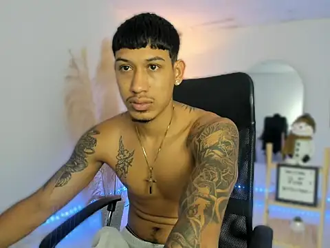 Snapshot of slim_master12 chatting on December 3, 11:25 pm slim master12 online show from December 3, 11:25 pm