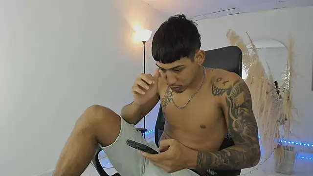 Snapshot of slim_master12 chatting on December 22, 10:51 pm slim master12 online show from December 22, 10:51 pm