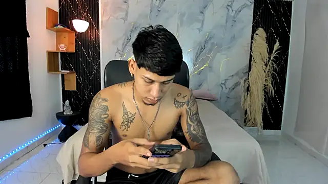 Snapshot of slim_master12 chatting on April 21, 10:01 pm slim master12 online show from April 21, 10:01 pm