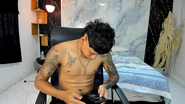 Snapshot of slim_master12 chatting on April 25, 7:00 pm slim master12 online show from April 25, 7:00 pm