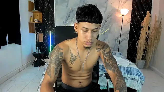 Snapshot of slim_master12 chatting on May 2, 8:25 pm slim master12 online show from May 2, 8:25 pm