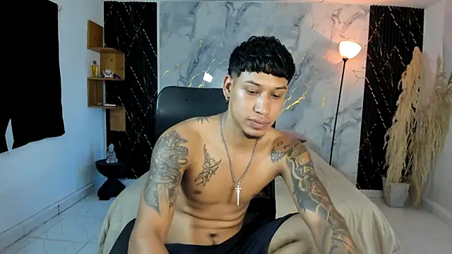 Snapshot of slim_master12 chatting on May 5, 11:13 pm slim master12 online show from May 5, 11:13 pm