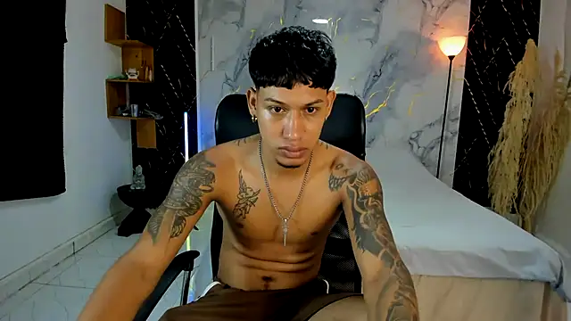 Snapshot of slim_master12 chatting on May 18, 3:24 am slim master12 online show from May 18, 3:24 am