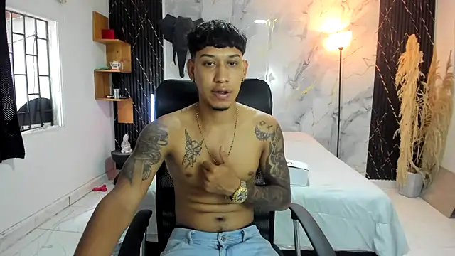 Snapshot of slim_master12 chatting on June 3, 9:09 pm slim master12 online show from June 3, 9:09 pm