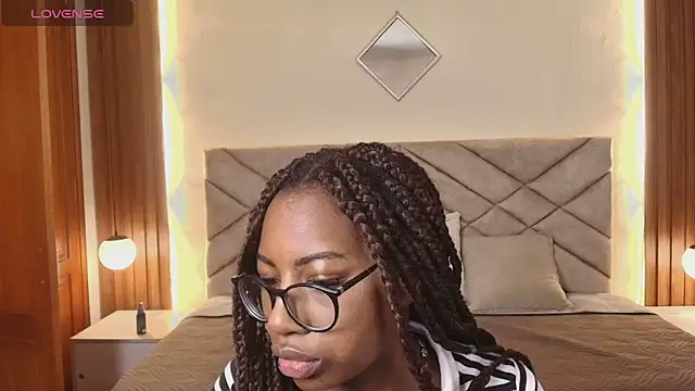 Snapshot of Raquel_jones chatting on April 29, 1:37 pm Raquel jones online show from April 29, 1:37 pm