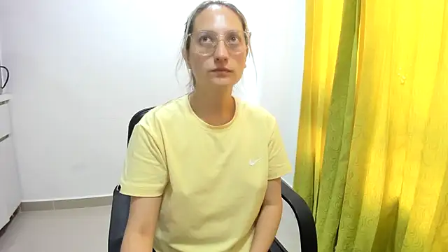 Snapshot of Adele_johnsonn1 chatting on December 14, 3:25 pm Adele johnsonn1 online show from December 14, 3:25 pm