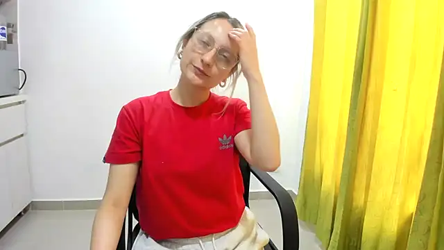 Snapshot of Adele_johnsonn1 chatting on December 27, 3:15 pm Adele johnsonn1 online show from December 27, 3:15 pm