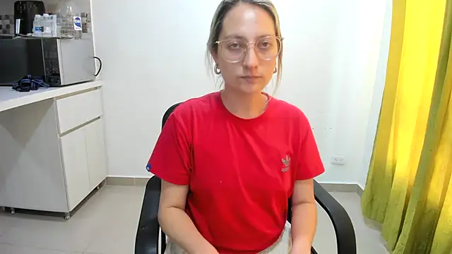 Snapshot of Adele_johnsonn1 chatting on December 27, 6:20 pm Adele johnsonn1 online show from December 27, 6:20 pm