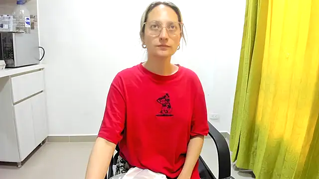 Snapshot of Adele_johnsonn1 chatting on December 31, 1:52 pm Adele johnsonn1 online show from December 31, 1:52 pm