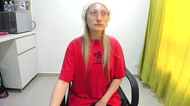 Snapshot of Adele_johnsonn1 chatting on January 21, 6:12 pm Adele johnsonn1 online show from January 21, 6:12 pm