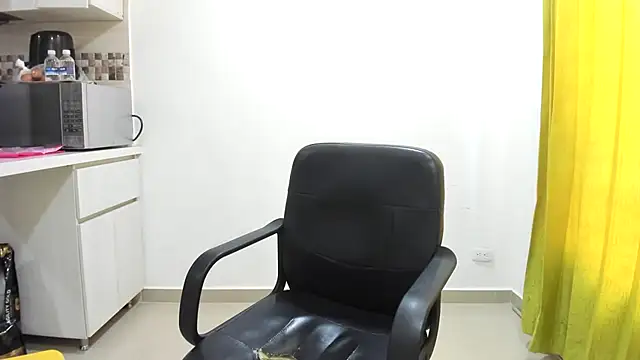 Snapshot of Adele_johnsonn1 chatting on January 31, 2:17 pm Adele johnsonn1 online show from January 31, 2:17 pm