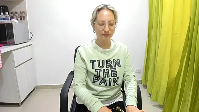 Snapshot of Adele_johnsonn1 chatting on February 6, 12:37 pm Adele johnsonn1 online show from February 6, 12:37 pm