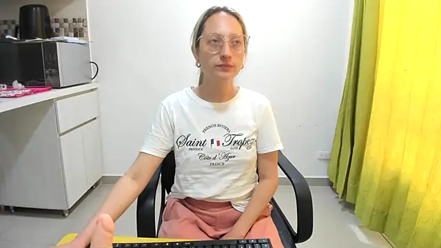 Snapshot of Adele_johnsonn1 chatting on February 17, 4:26 pm Adele johnsonn1 online show from February 17, 4:26 pm