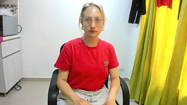 Snapshot of Adele_johnsonn1 chatting on March 5, 2:34 pm Adele johnsonn1 online show from March 5, 2:34 pm