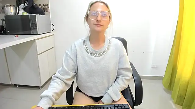 Snapshot of Adele_johnsonn1 chatting on March 13, 5:50 pm Adele johnsonn1 online show from March 13, 5:50 pm