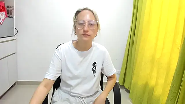 Snapshot of Adele_johnsonn1 chatting on March 19, 3:19 pm Adele johnsonn1 online show from March 19, 3:19 pm