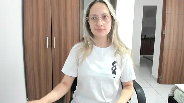 Snapshot of Adele_johnsonn1 chatting on September 11, 4:40 pm Adele johnsonn1 online show from September 11, 4:40 pm