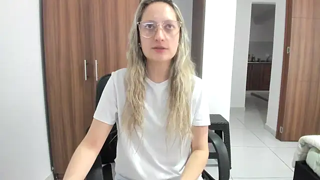 Snapshot of Adele_johnsonn1 chatting on September 17, 4:08 pm Adele johnsonn1 online show from September 17, 4:08 pm