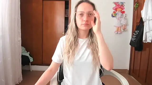 Snapshot of Adele_johnsonn1 chatting on October 2, 3:52 pm Adele johnsonn1 online show from October 2, 3:52 pm