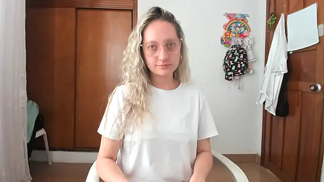 Snapshot of Adele_johnsonn1 chatting on October 7, 2:36 pm Adele johnsonn1 online show from October 7, 2:36 pm