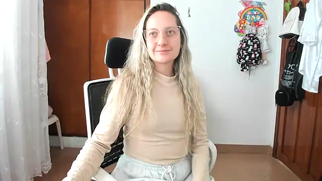 Snapshot of Adele_johnsonn1 chatting on October 20, 3:56 pm Adele johnsonn1 online show from October 20, 3:56 pm