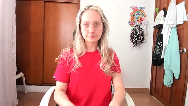 Snapshot of Adele_johnsonn1 chatting on November 18, 3:27 pm Adele johnsonn1 online show from November 18, 3:27 pm