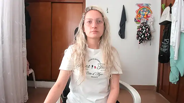 Snapshot of Adele_johnsonn1 chatting on November 20, 4:07 pm Adele johnsonn1 online show from November 20, 4:07 pm