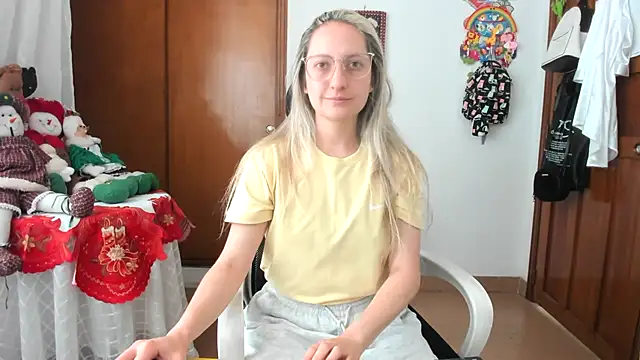 Snapshot of Adele_johnsonn1 chatting on November 24, 3:45 pm Adele johnsonn1 online show from November 24, 3:45 pm