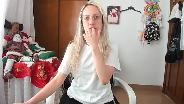 Snapshot of Adele_johnsonn1 chatting on December 2, 4:02 pm Adele johnsonn1 online show from December 2, 4:02 pm