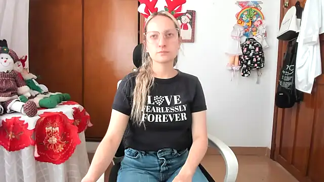 Snapshot of Adele_johnsonn1 chatting on December 19, 4:14 pm Adele johnsonn1 online show from December 19, 4:14 pm