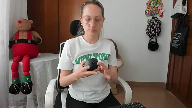 Adele johnsonn1 online show from May 28, 7:44 pm