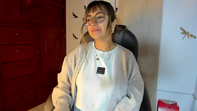 Isabellaa22 1 online show from February 19, 1:23 am