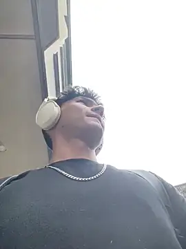 Snapshot of Valerio_James7 chatting on January 17, 8:22 pm Valerio James7 online show from January 17, 8:22 pm