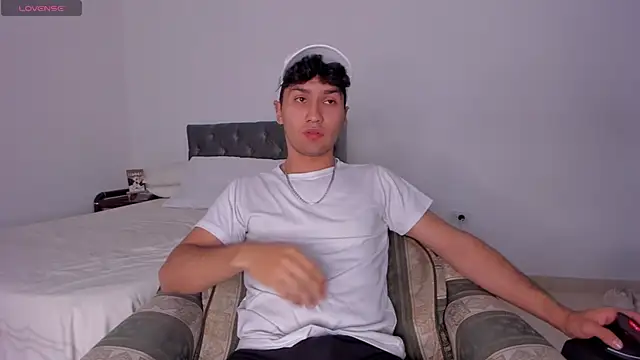 Snapshot of Valerio_James7 chatting on January 21, 3:37 am Valerio James7 online show from January 21, 3:37 am