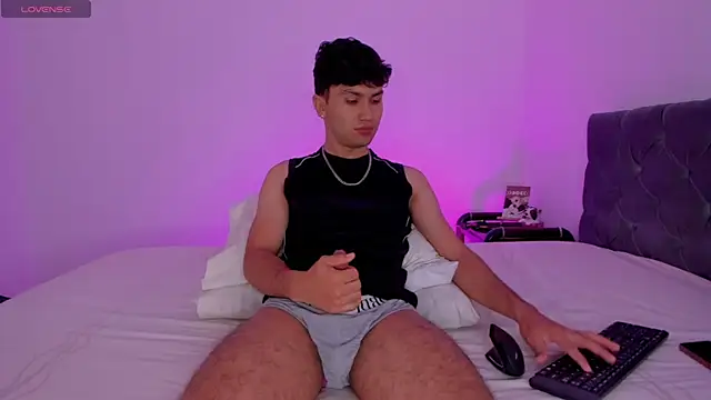 Snapshot of Valerio_James7 chatting on February 14, 12:57 pm Valerio James7 online show from February 14, 12:57 pm