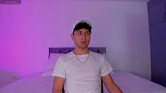 Snapshot of Valerio_James7 chatting on March 11, 7:36 pm Valerio James7 online show from March 11, 7:36 pm