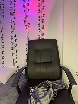 Snapshot of Grecia_21 chatting on December 19, 1:28 am Grecia 21 online show from December 19, 1:28 am