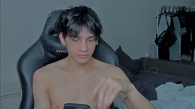 Snapshot of MarkBrowniii chatting on December 22, 10:58 pm MarkBrowniii online show from December 22, 10:58 pm