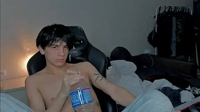 Snapshot of MarkBrowniii chatting on January 2, 11:49 pm MarkBrowniii online show from January 2, 11:49 pm