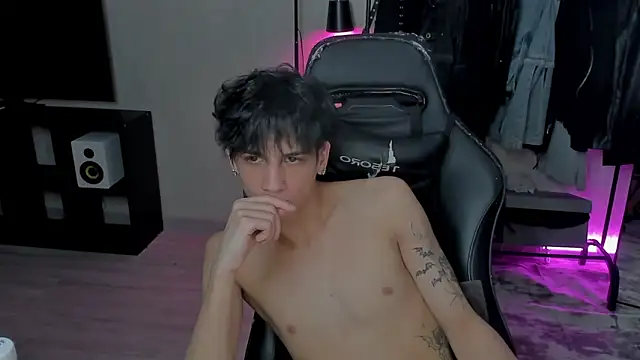 Snapshot of MarkBrowniii chatting on February 16, 8:11 pm MarkBrowniii online show from February 16, 8:11 pm