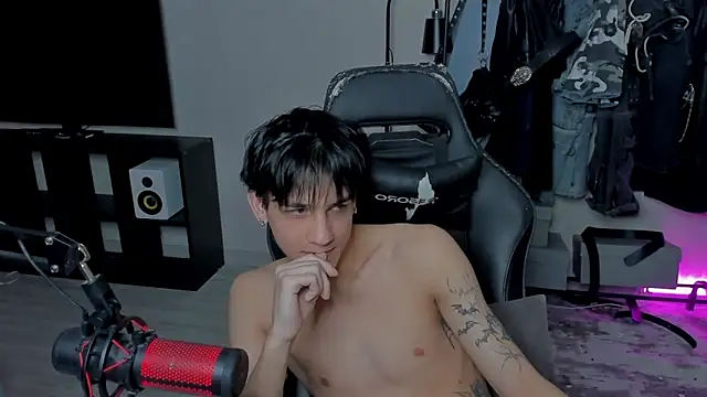 Snapshot of MarkBrowniii chatting on March 18, 1:00 am MarkBrowniii online show from March 18, 1:00 am