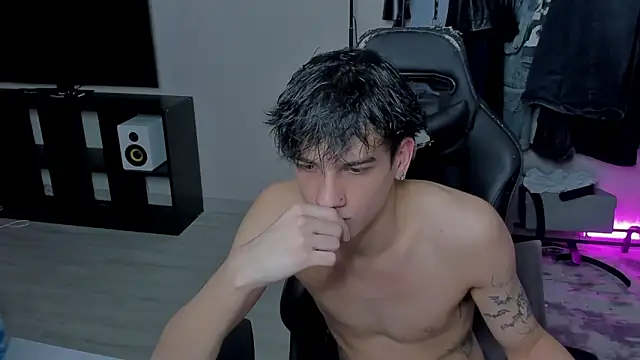 Snapshot of MarkBrowniii chatting on March 19, 12:59 am MarkBrowniii online show from March 19, 12:59 am