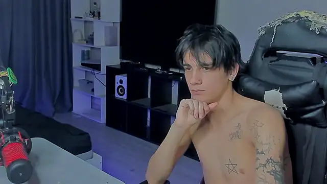 Snapshot of MarkBrowniii chatting on October 9, 11:58 pm MarkBrowniii online show from October 9, 11:58 pm