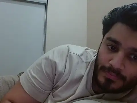 Snapshot of robintoit chatting on December 21, 1:02 am robintoit online show from December 21, 1:02 am