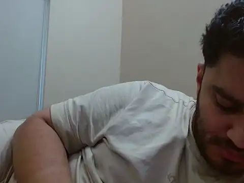 Snapshot of robintoit chatting on January 6, 4:27 am robintoit online show from January 6, 4:27 am