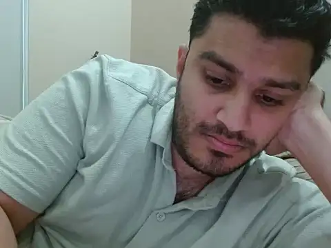 Snapshot of robintoit chatting on February 1, 3:27 am robintoit online show from February 1, 3:27 am