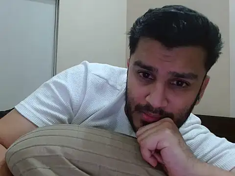 Snapshot of robintoit chatting on February 11, 4:34 pm robintoit online show from February 11, 4:34 pm